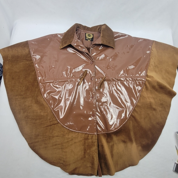 NWT water resistant adjustable faux suede poncho - Picture 4 of 7